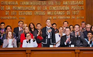 DE PARADOJAS Y UTOPÍAS / Constitución vapuleada / RAÚL NATHÁN PÉREZ