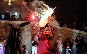 El corazón de la capital latió al ritmo de 14 carnavales oaxaqueños