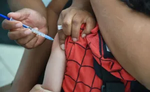 Xoxocotlán realiza intensa jornada de vacunación en colonias y agencias; incluye sarampión