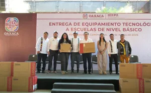Equipa gobierno del estado con tecnología a 262 escuelas de Oaxaca de Juárez