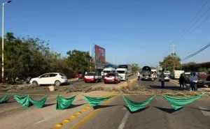En Bajos de Chila el bloqueo genera preocupación por afectaciones al turismo y a la población