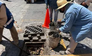 Se atiende reporte de malos olores en la calle García Vigil