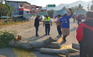 Bloqueo carretero en la 175 Tuxtepec–Oaxaca, cumple 24 horas 
