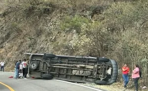 Piden reparación de daños a empresa de transporte tras accidente