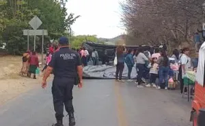 Bloquean carretera 135 en la Cañada