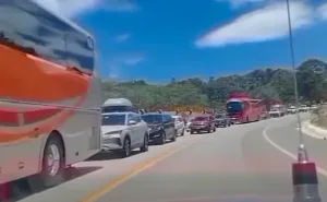 Caos y abandono en la supercarretera Barranca Larga–Ventanilla