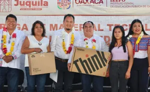 IEEPO entrega equipo tecnológico en Juquila