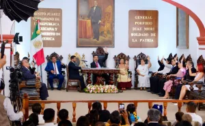 Ray Chagoya reconoce a ciudadanos y ciudadanas por su aporte a Oaxaca de Juárez en su 494 aniversario