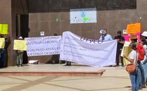 Docentes de la UTVCO toman Ciudad Judicial; denuncian "limbo legal"