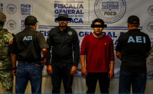 Detienen a Director de la Policía Vial de Atzompa por venta ilegal de arma