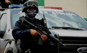 ExpoliciónTriada infernal / Amado Sanmartín Hernández / Para Valeria, la cuarta llamita.