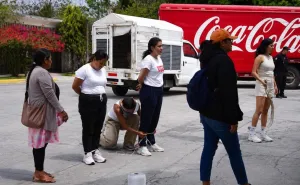 Retuvieron y amarraron a maestras en Mitla