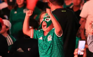 Gran fiesta futbolera en Oaxaca de Juárez tras el triunfo de México