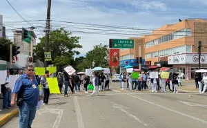 Trabajadores del Hospital Civil protestan por carencias de equipo, medicamentos e insumos