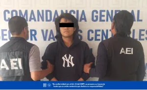 Lo detienen en flagrancia a persona considerada objetivo de investigación por probables robos a transeúnte y "cristalazos" en Oaxaca de Juárez