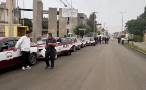 Transportistas de Tlaxiaco parten en marcha-caravana hacia la ciudad de Oaxaca