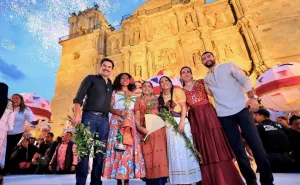 Oaxaca de Juárez vive sus tradiciones con alegría, música y color