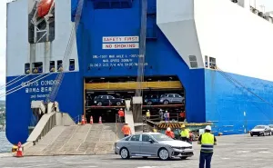Cruza México tren con 3 mil autos de Corea del Sur hacia EE. UU.
