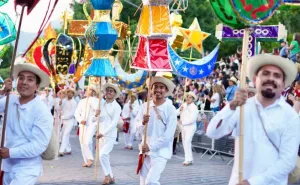 Algarabía, música, danza y tradición inundan las calles del Centro Histórico durante la primera Calenda de las Culturas