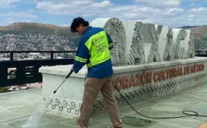 Con acciones constantes de limpieza, Oaxaca de Juárez avanza hacia una ciudad más limpia, segura y ordenada