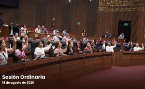 Aprueba Poder Legislativo inscripción en letras doradas en el Muro de Honor por el Bicentenario de la UABJO