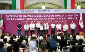 Entrega Salomón Jara claves a escuelas; estudiantes no abandonarán sus pueblos ni raíces por falta de oportunidades educativas 