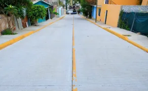 Ray Chagoya entrega obra de pavimentación en San Martín Mexicapam
