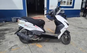 Policía Municipal asegura motocicleta con reporte de robo en San Martín Mexicapam 
