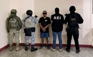 FGEO ejecuta cateo en Valles Centrales; asegura vehículo con reporte de robo, arma de fuego, cartuchos y detiene a una persona