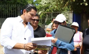 Con atención directa en territorio Ray Chagoya recorre la colonia La Cascada