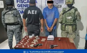 Fiscalía de Oaxaca ejecuta cateo en San Juan Guelavía; asegura drogas, armas y detiene a una persona