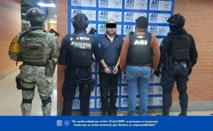 Ejecuta Fiscalía de Oaxaca orden de aprehensión contra conductor de taxi por homicidio en Huajuapan; el imputado fue trasladado a la capital