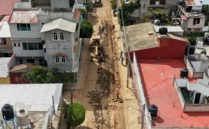 Ray Chagoya da banderazo de inicio a la rehabilitación de la calle Tuxtepec en la colonia Siete Regiones