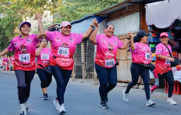 Familias juchitecas se reúnen en la 2a. Carrera Caminata del Amor y Amistad 
