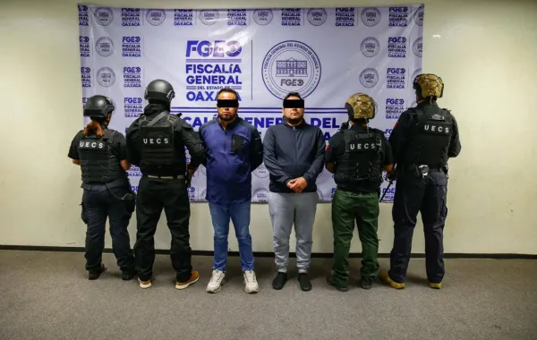 Detienen a gerente y exgerente de la agencia Chevrolet MEGA Oaxaca, por fraude con venta de automóviles