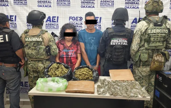 FGEO ejecuta cateo en la región Costa; hay dos personas detenidas y aseguramiento de presuntas drogas