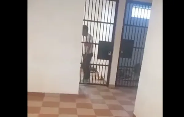 En la Sierra Mixe, en Tlahuitoltepec destruyen vivienda y encarcelan a adultos mayores