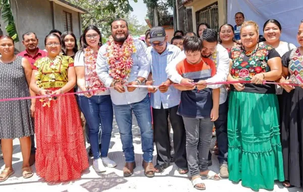 Entrega Miguel Quetu rehabilitación de drenaje, agua potable y pavimentación en la 7a. Sección 
