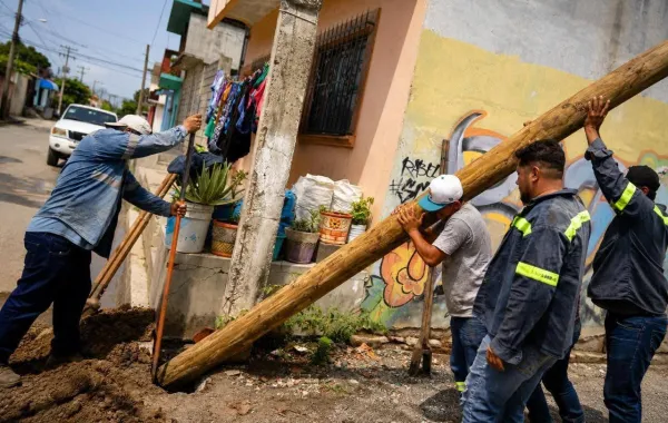 Mantiene gobierno juchiteco atención a fallas eléctricas y de alumbrado 