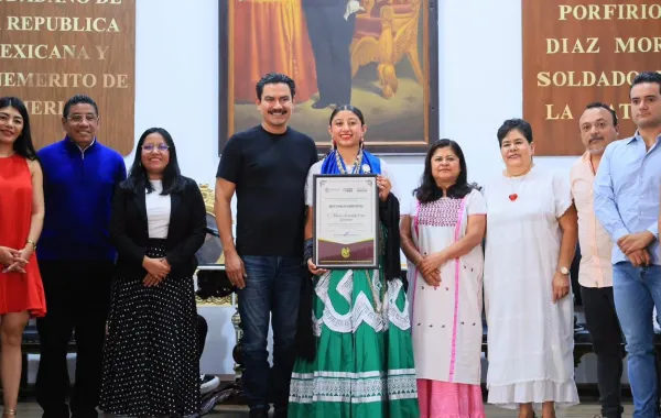 𝗥𝗲𝗰𝗼𝗻𝗼𝗰𝗲𝗻 𝗮 𝗠𝗮𝗿í𝗮 𝗙𝗲𝗿𝗻𝗮𝗻𝗱𝗮 𝗖𝗿𝘂𝘇 𝗟𝗼𝗿𝗲𝗻𝘇𝗼, 𝗗𝗶𝗼𝘀𝗮 𝗖𝗲𝗻𝘁𝗲𝗼𝘁𝗹 𝟮𝟬𝟮𝟲 𝗱𝗲 𝗢𝗮𝘅𝗮𝗰𝗮 𝗱𝗲 𝗝𝘂á𝗿𝗲𝘇
