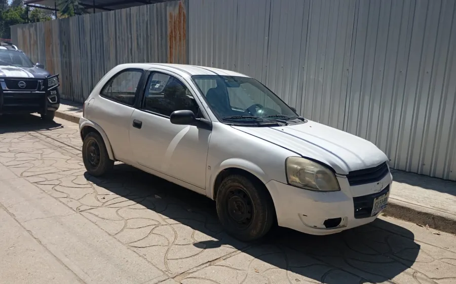 Policía Municipal asegura vehículo con reporte de robo activo