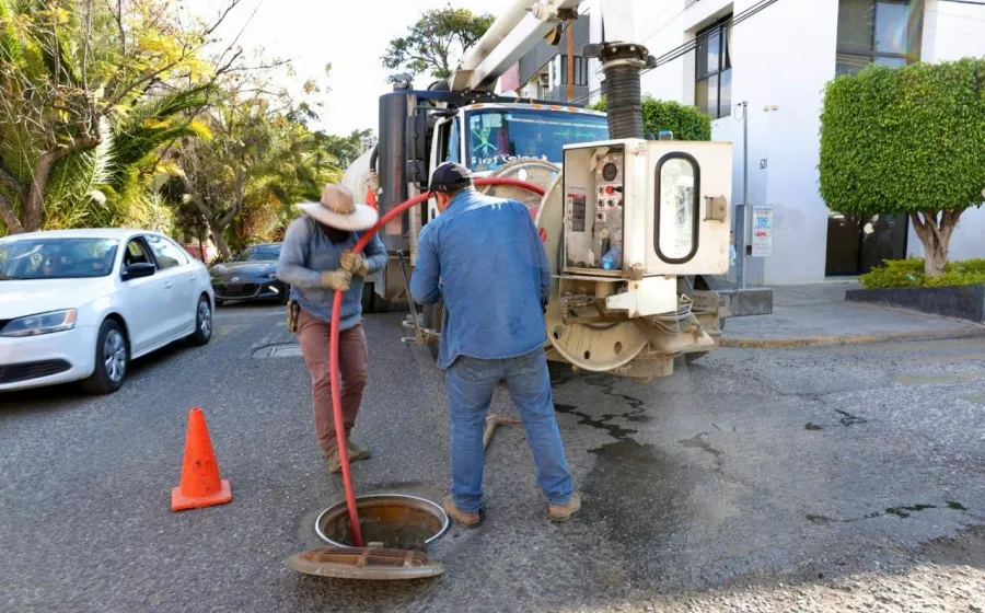Atiende Soapa derrame de aguas residuales en colonia Reforma