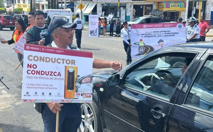 Fortalece Policía Vial Estatal educación y concientización en escuelas de Villa de Etla