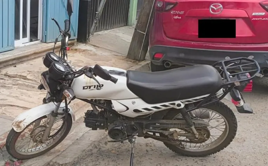 Policía Municipal asegura motocicleta con reporte de robo activo