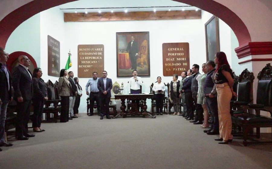 Autoriza Cabildo de Oaxaca de Juárez licencia de agentes municipales de Santa Rosa y 5 Señores