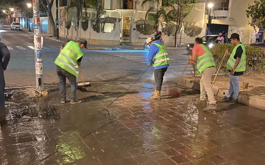 Cuadrilla Móvil del Centro Histórico continúa realizando trabajos de limpieza la ciudad