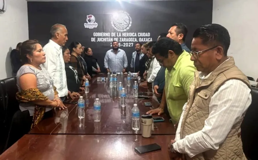 Cabildo de Juchitán acuerda luto oficial tras accidente en la Mitla - Tehuantepec