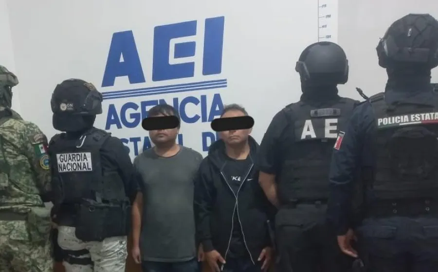 Durante cateo en Teotitlán detienen a 2 personas y aseguran dosis de drogas