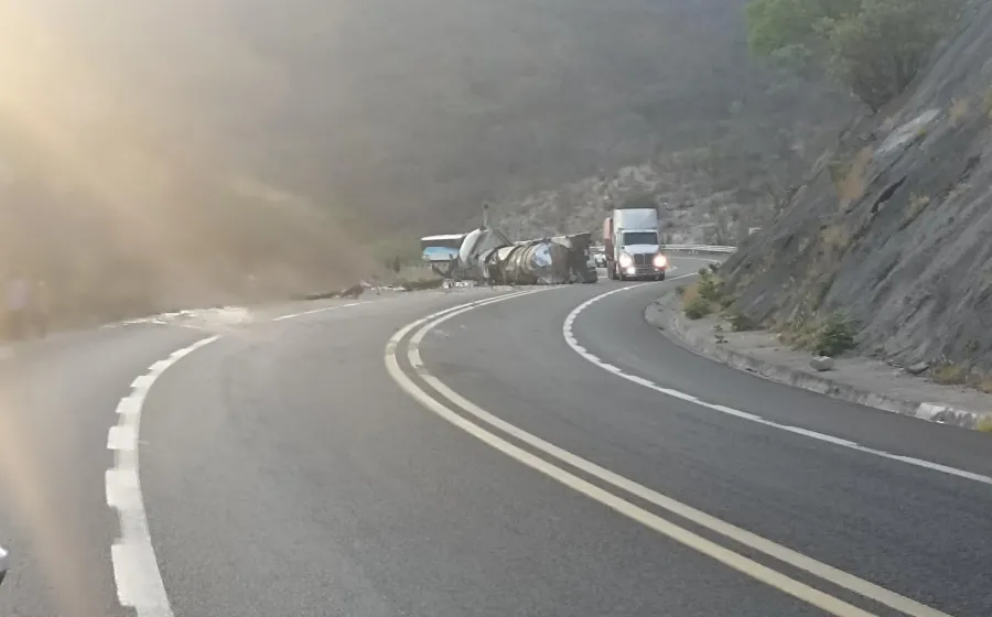 Exhorta Protección Civil extremar precauciones al transitar autopista Cuacnopalan–Oaxaca por accidente