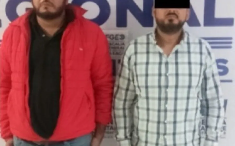 Detienen a dos por robo en vehículo, cometido en la colonia Reforma, en Oaxaca capital